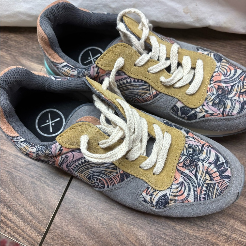 inkkas Multicolor Patterned Athletic Sneakers in Gray, Pink, Yellow, Teal - Picture 2 of 8